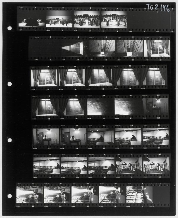 [Straßen, Kantine (?), Blick vom Hotelzimmer in Hinterhof, Theater/Oper Schlussapplaus